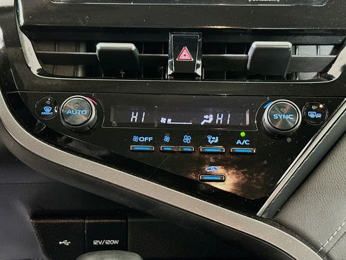 Used 2024 Toyota Camry SE w/ Convenience Package image 23