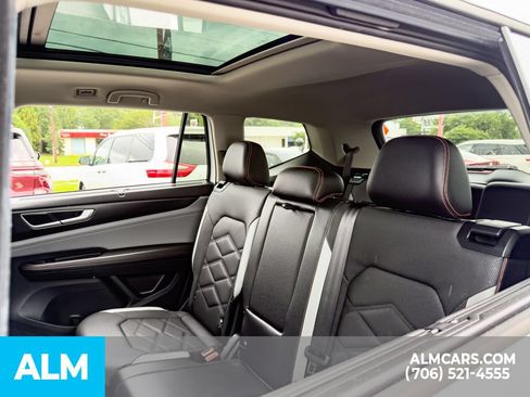 Used 2025 Volkswagen Atlas Peak Edition SE AWD/4WD image 10