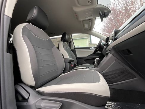 New 2025 Volkswagen Taos SE image 12