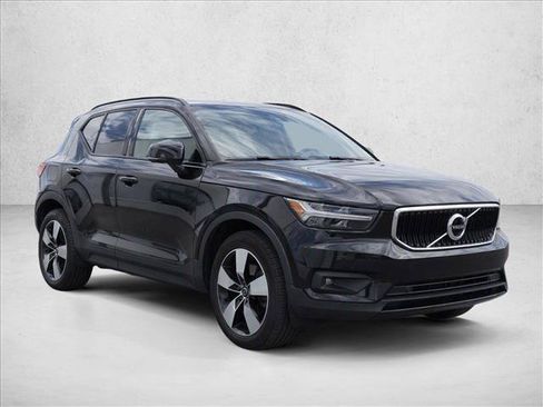 Used 2021 Volvo XC40 T5 Momentum w/ Protection Package Premier AWD/4WD image 3