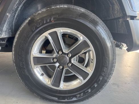 Used 2022 Jeep Wrangler Unlimited Sahara w/ Safety Group image 9