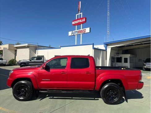 Used 2014 Toyota Tacoma PreRunner w/ Convenience Package RWD image 8