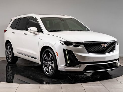 Used 2022 Cadillac XT6 Premium Luxury w/ LPO, Floor Liner Package AWD/4WD image 12