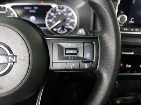Certified 2022 Nissan Rogue SV FWD image 25