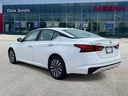 Used 2025 Nissan Altima 2.5 SV image 4