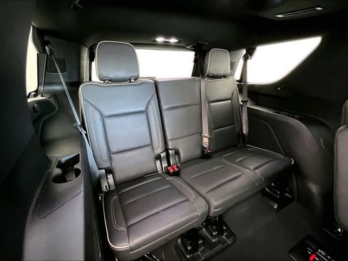 Used 2023 GMC Yukon SLT w/ SLT Premium Package image 37
