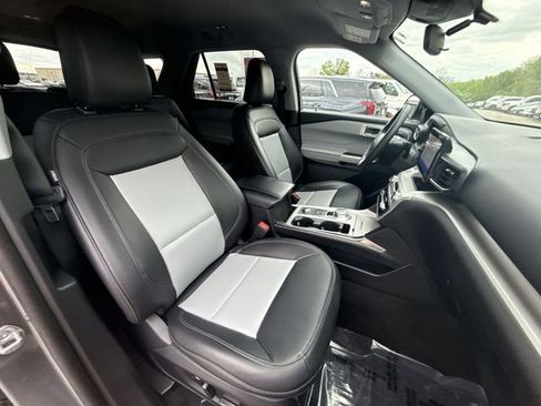 Used 2024 Ford Explorer XLT w/ Equipment Group 202A AWD/4WD image 24