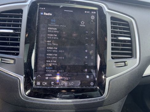 Used 2023 Volvo XC90 B5 Core w/ Protection Package Premier image 12