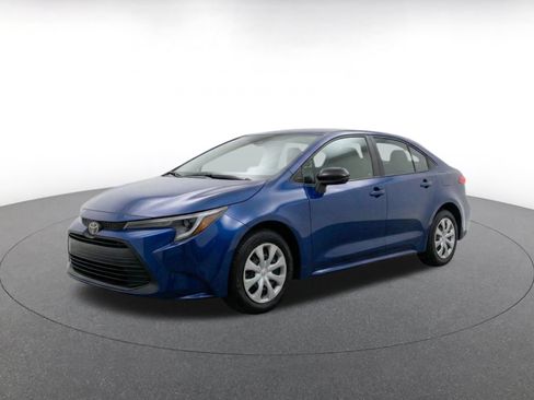 Used 2025 Toyota Corolla LE FWD image 3