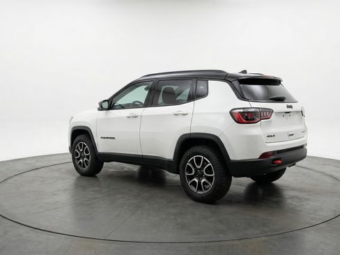 Used 2025 Jeep Compass Trailhawk image 6