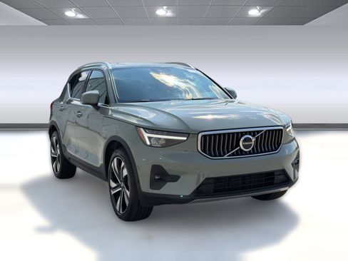 Used 2023 Volvo XC40 B5 Plus w/ Protection Package Premier AWD/4WD image 7