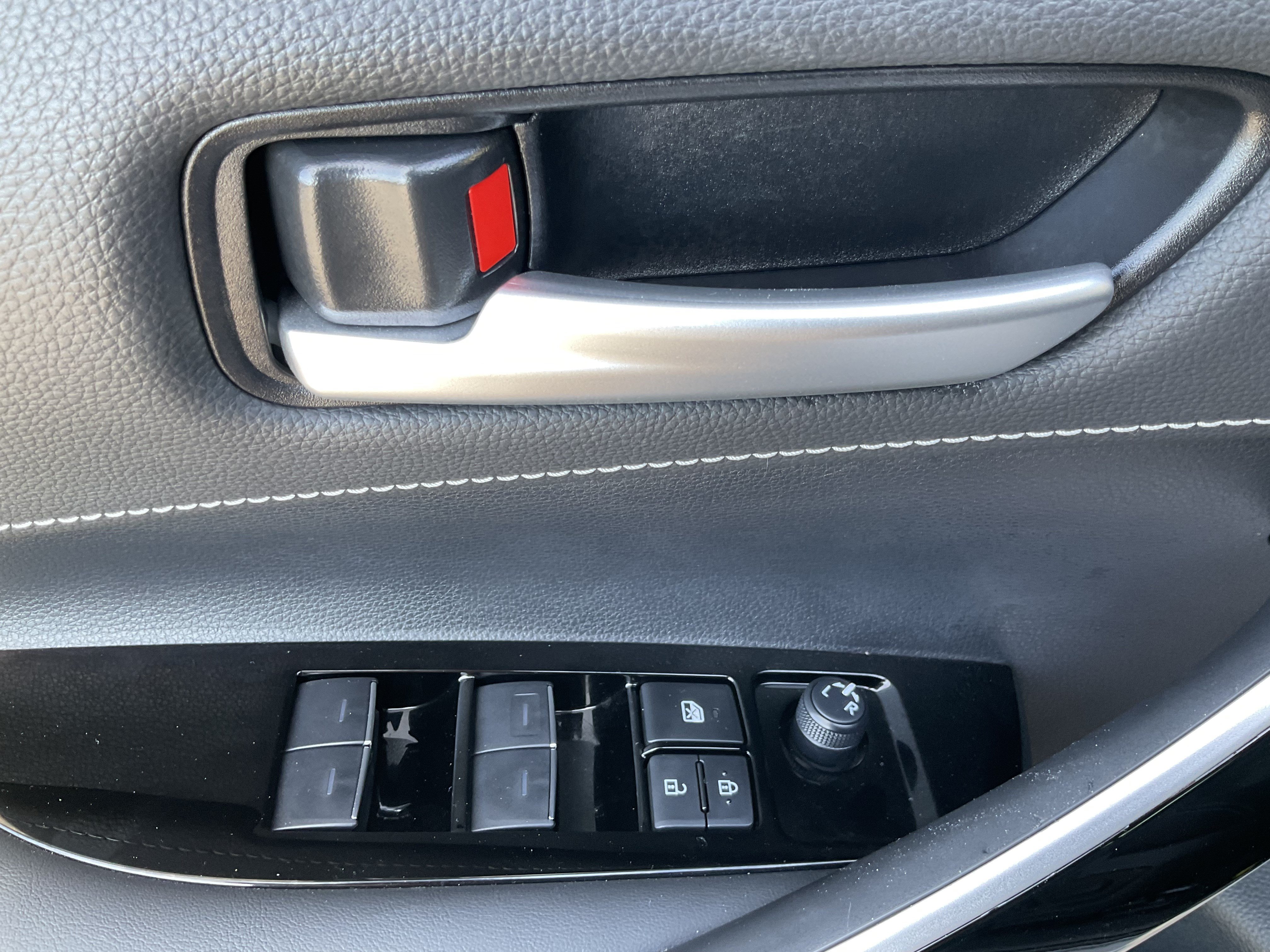 Used 2025 Toyota Corolla XSE FWD image 25