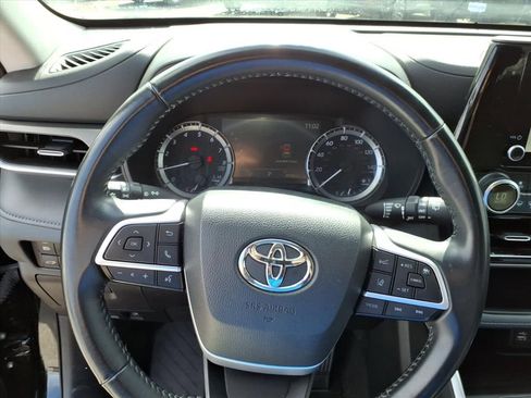 Used 2023 Toyota Highlander LE image 20