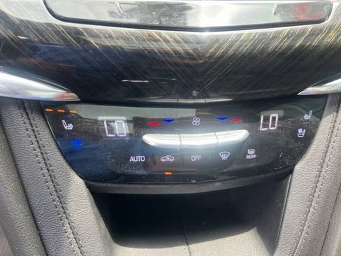 Used 2022 Cadillac XT6 Premium Luxury FWD image 16