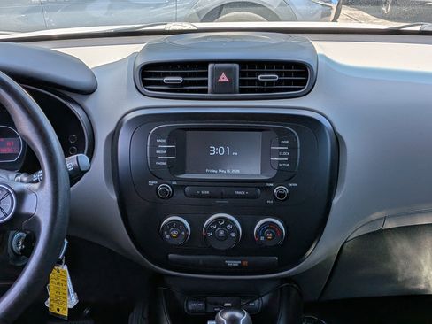 Used 2019 Kia Soul FWD image 18
