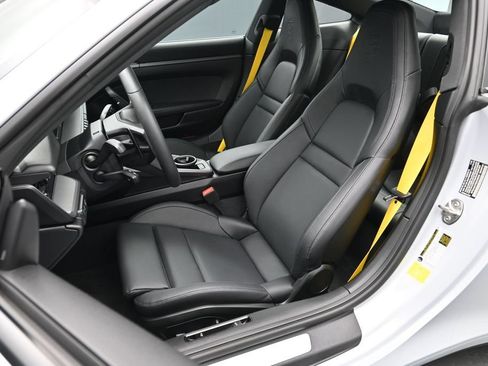 Certified 2025 Porsche 911 Carrera RWD image 5