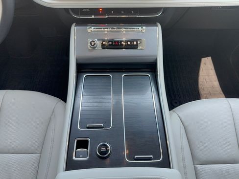 Used 2025 Lincoln Aviator 2WD image 22