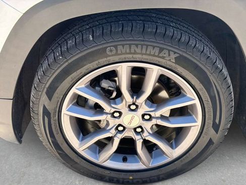 Used 2023 GMC Terrain SLT w/ Tech Package AWD/4WD image 11