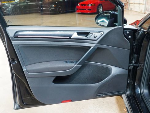 Used 2017 Volkswagen GTI S FWD image 28