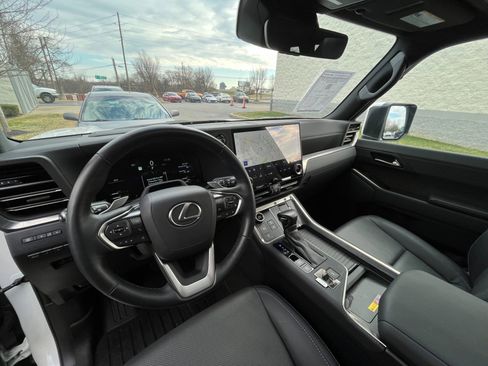 Used 2024 Lexus GX 550 w/ Accessory Package (Z1) image 24