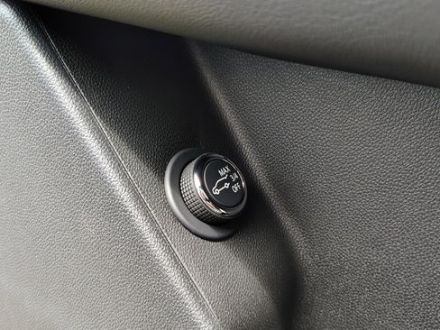 New 2025 Cadillac XT6 Luxury image 15