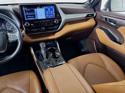 Used 2022 Toyota Highlander Platinum image 24