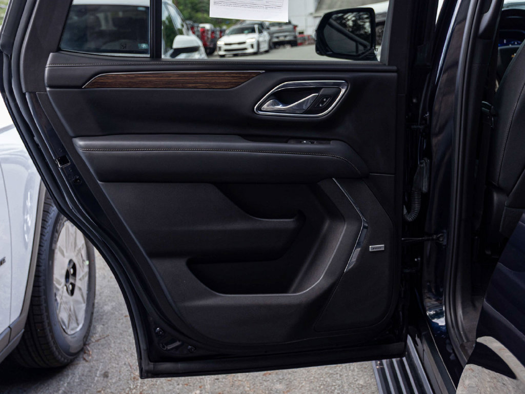 Used 2023 Chevrolet Tahoe High Country RWD image 14