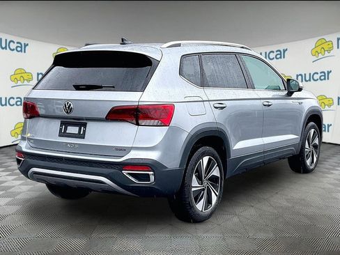 Used 2024 Volkswagen Taos SE w/ Panoramic Sunroof Package AWD/4WD image 6