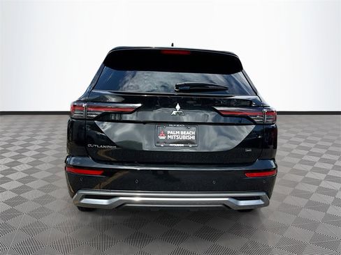 New 2025 Mitsubishi Outlander SE image 6