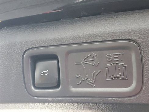 Used 2022 Ford Expedition Limited image 8