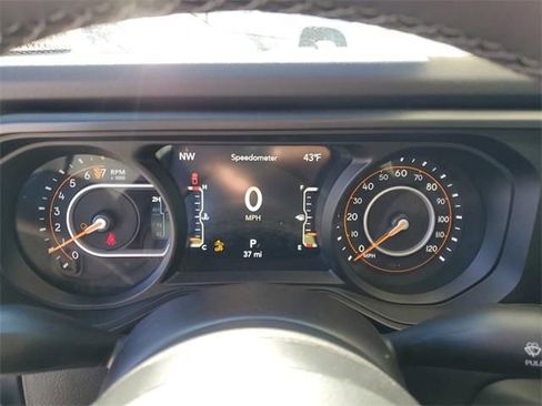 New 2025 Jeep Gladiator Mojave image 18