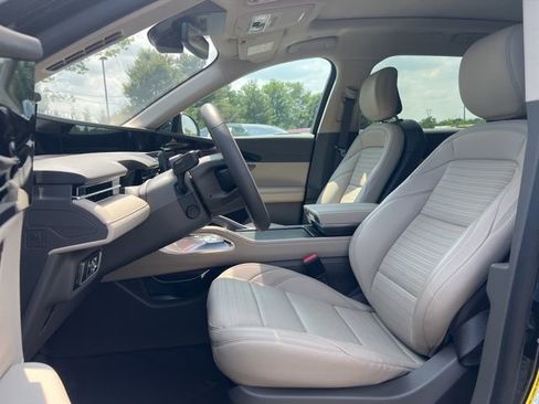 Used 2025 Lincoln Nautilus Reserve image 13