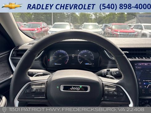 Used 2023 Jeep Grand Cherokee L Limited w/ Luxury Tech Group II AWD/4WD image 6