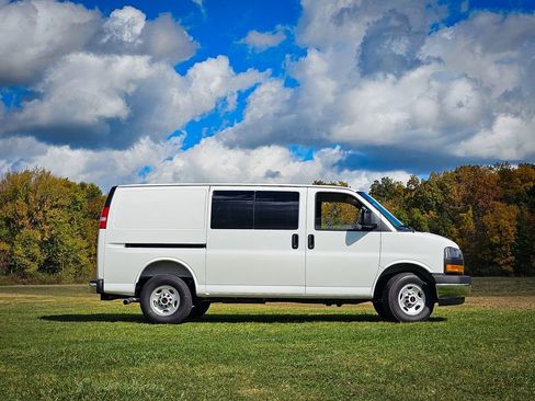 New 2025 GMC Savana 3500 w/ Driver Convenience Package RWD image 3