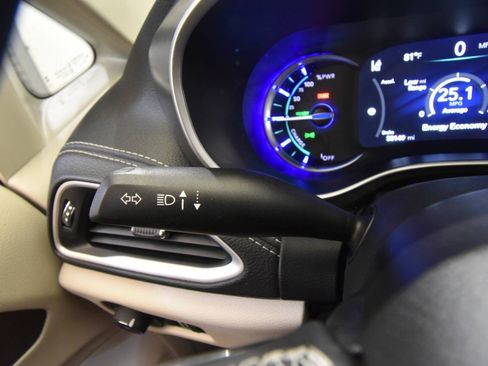Used 2024 Chrysler Pacifica Limited FWD image 34