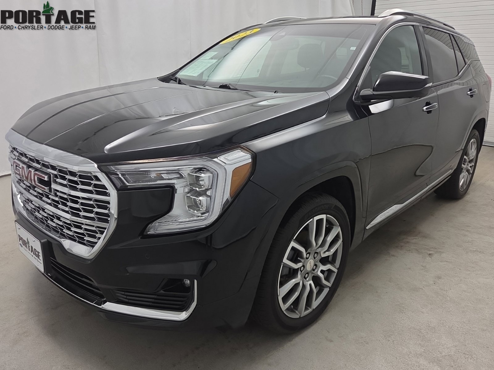 Used 2023 GMC Terrain Denali w/ LPO, Floor Liner Package AWD/4WD image 3