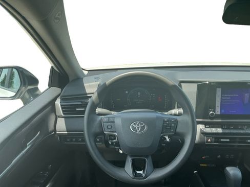 Used 2025 Toyota Camry LE FWD image 12