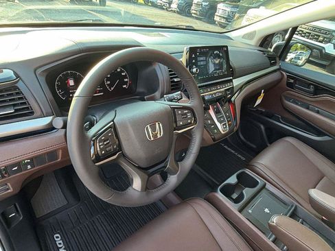 Used 2026 Honda Odyssey Touring image 4
