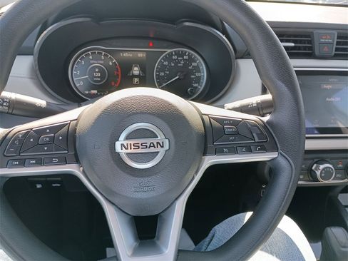 Used 2022 Nissan Versa SV image 21