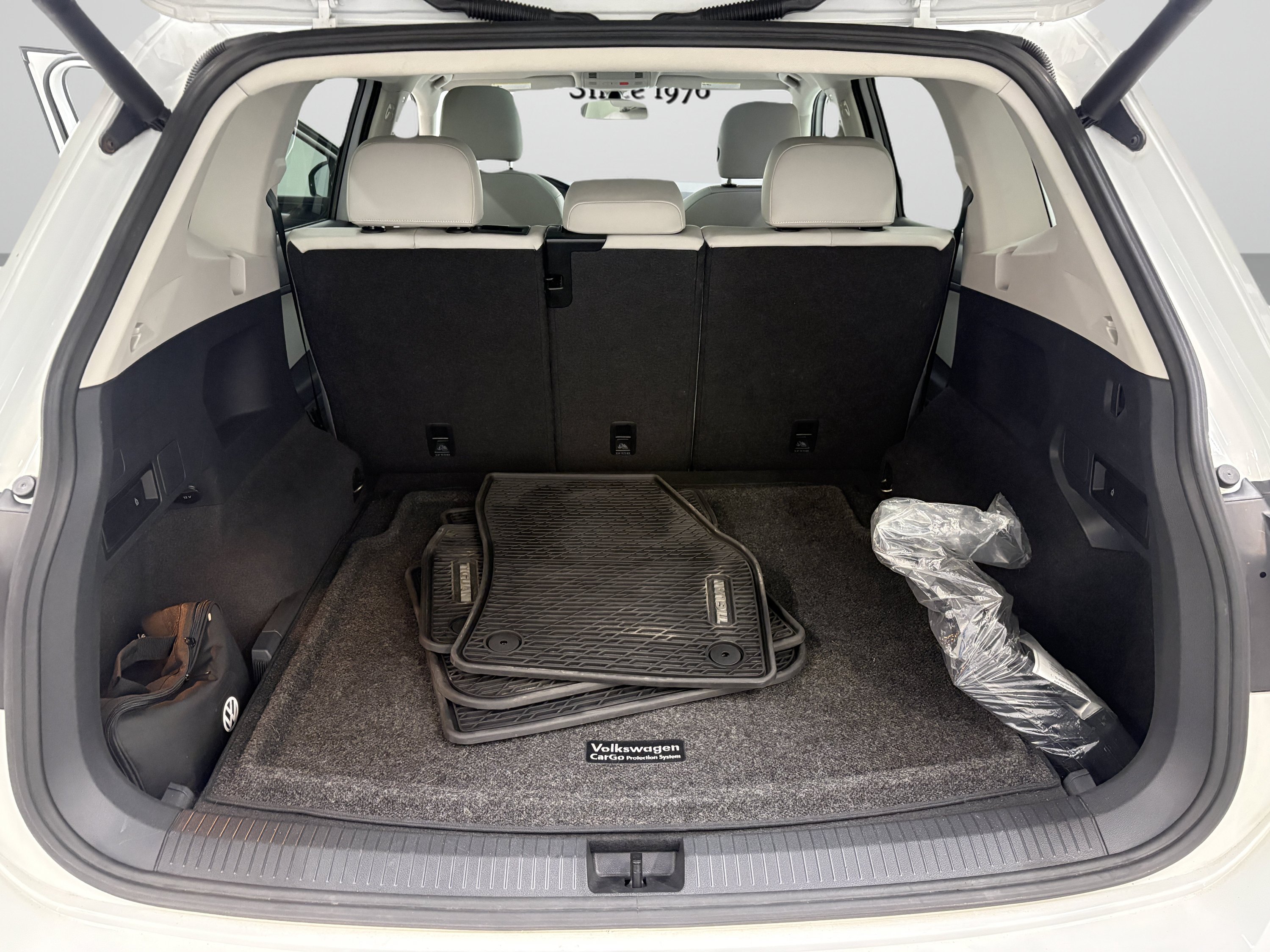 Used 2018 Volkswagen Tiguan SEL AWD/4WD image 8