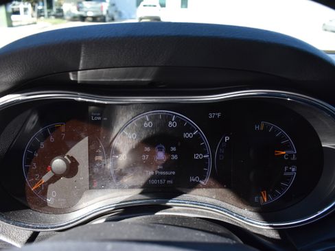 Used 2019 Jeep Grand Cherokee Limited image 17