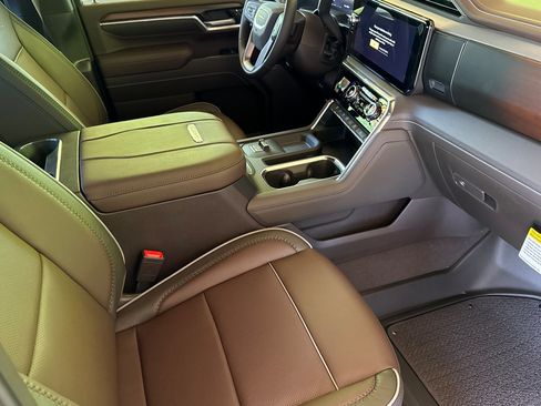 New 2026 GMC Sierra 2500 Denali w/ Denali Reserve Package AWD/4WD image 16