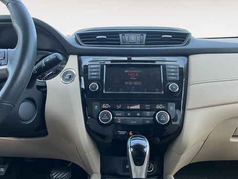 Used 2018 Nissan Rogue SV AWD/4WD image 11