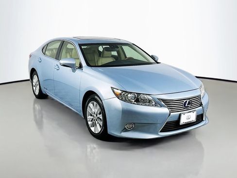 Used 2014 Lexus ES 300h w/ Luxury Package w/Bamboo Trim FWD image 3