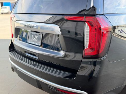 Used 2022 GMC Yukon Denali w/ Denali Premium Package AWD/4WD image 8