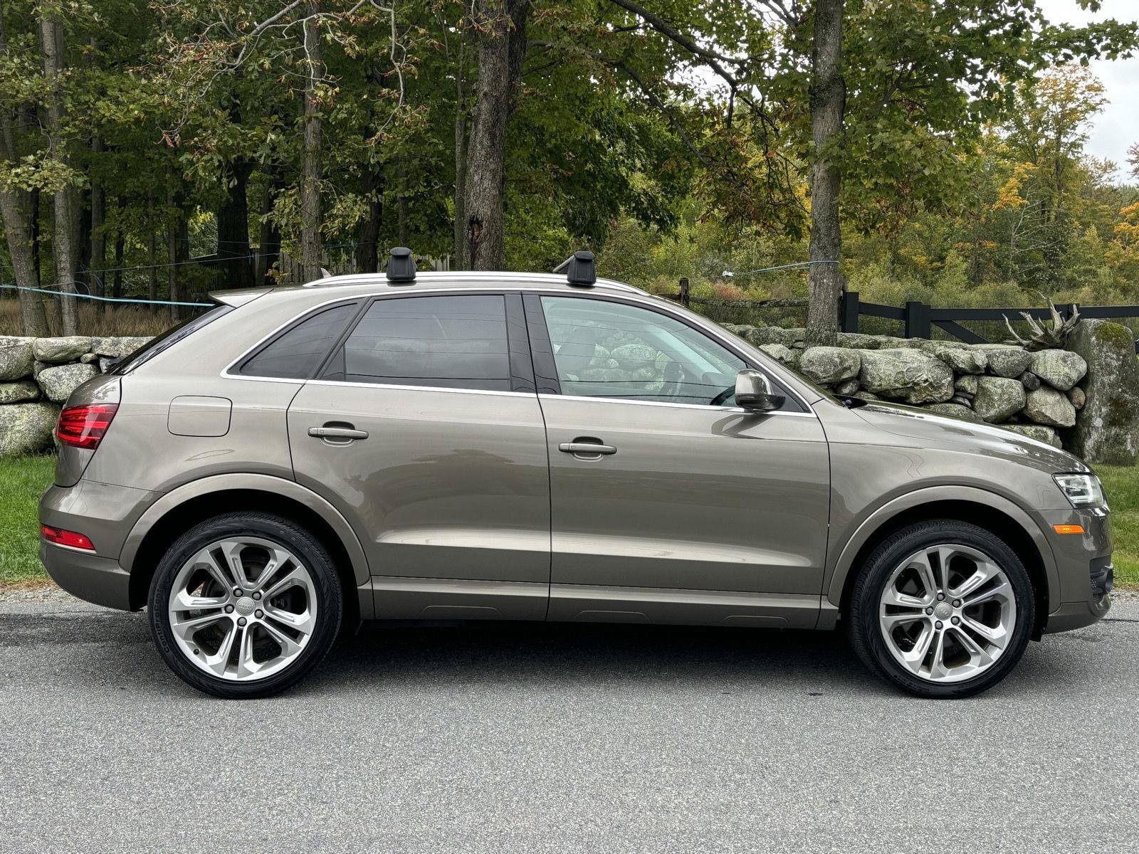 Used 2015 Audi Q3 2.0T Prestige w/ Prestige Package AWD/4WD image 2