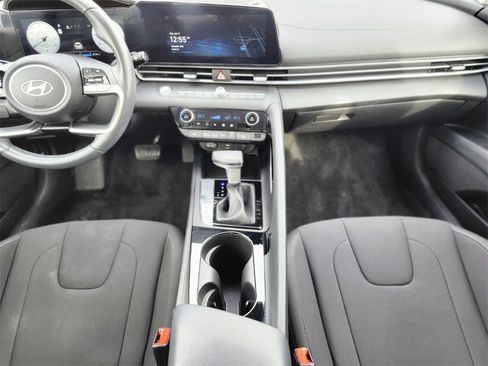 Used 2025 Hyundai Elantra SEL image 14