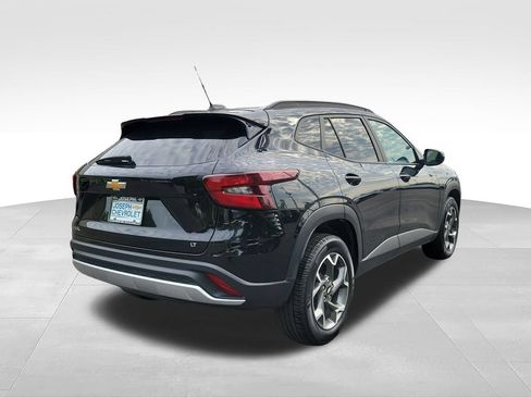 Used 2025 Chevrolet Trax LT FWD image 4