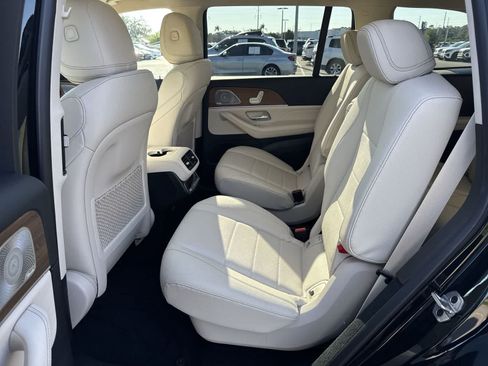 Used 2023 Mercedes-Benz GLS 450 4MATIC image 18