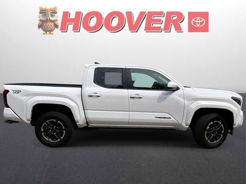 Used 2025 Toyota Tacoma TRD Sport RWD image 2